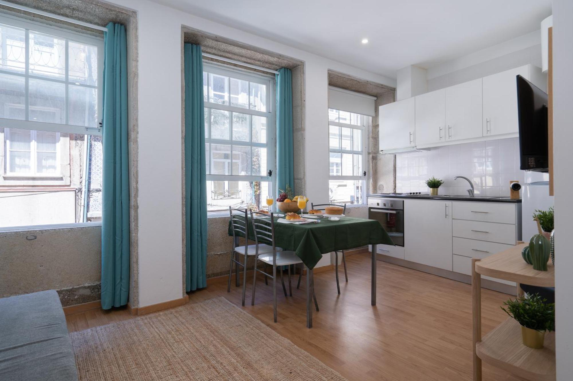 Host Wise - Colorful Fresh Flats - Batalha Apartament *