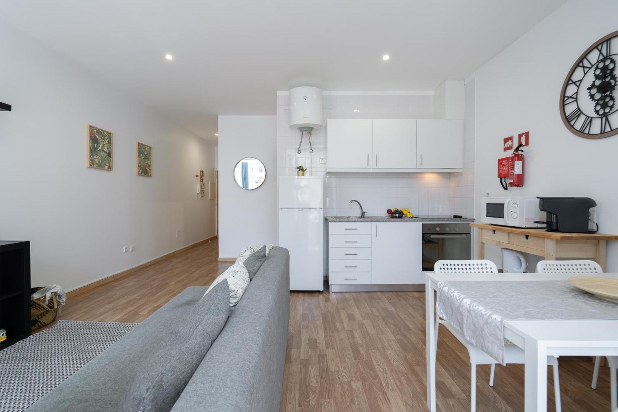 Apartament Host Wise - Colorful Fresh Flats - Batalha Porto
